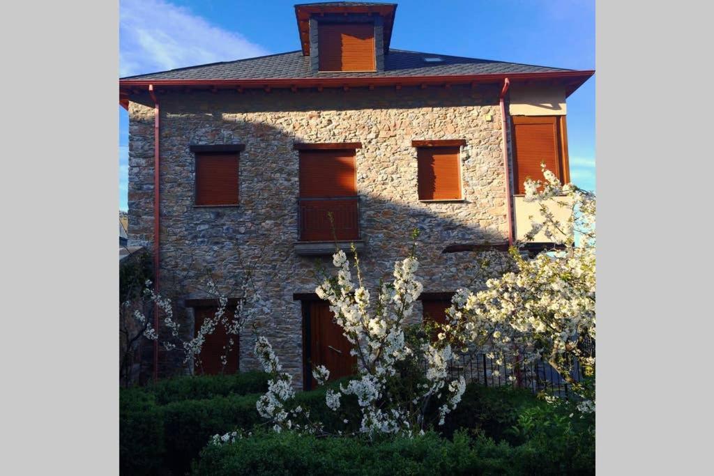 Villa La Casa Del Poeta Corullón Exterior foto